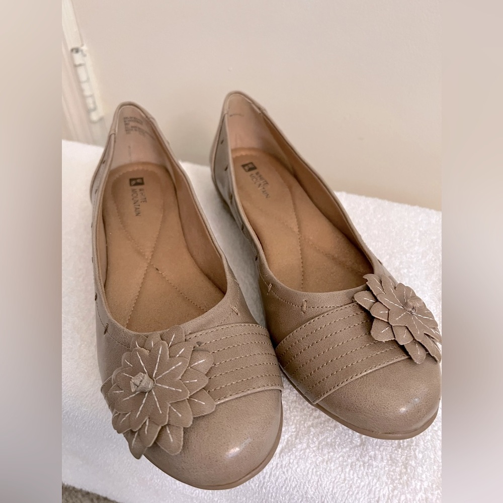White Mountain Taupe Women’s Flats